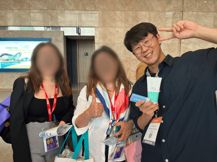 Meeting international buyers on the trade show floor